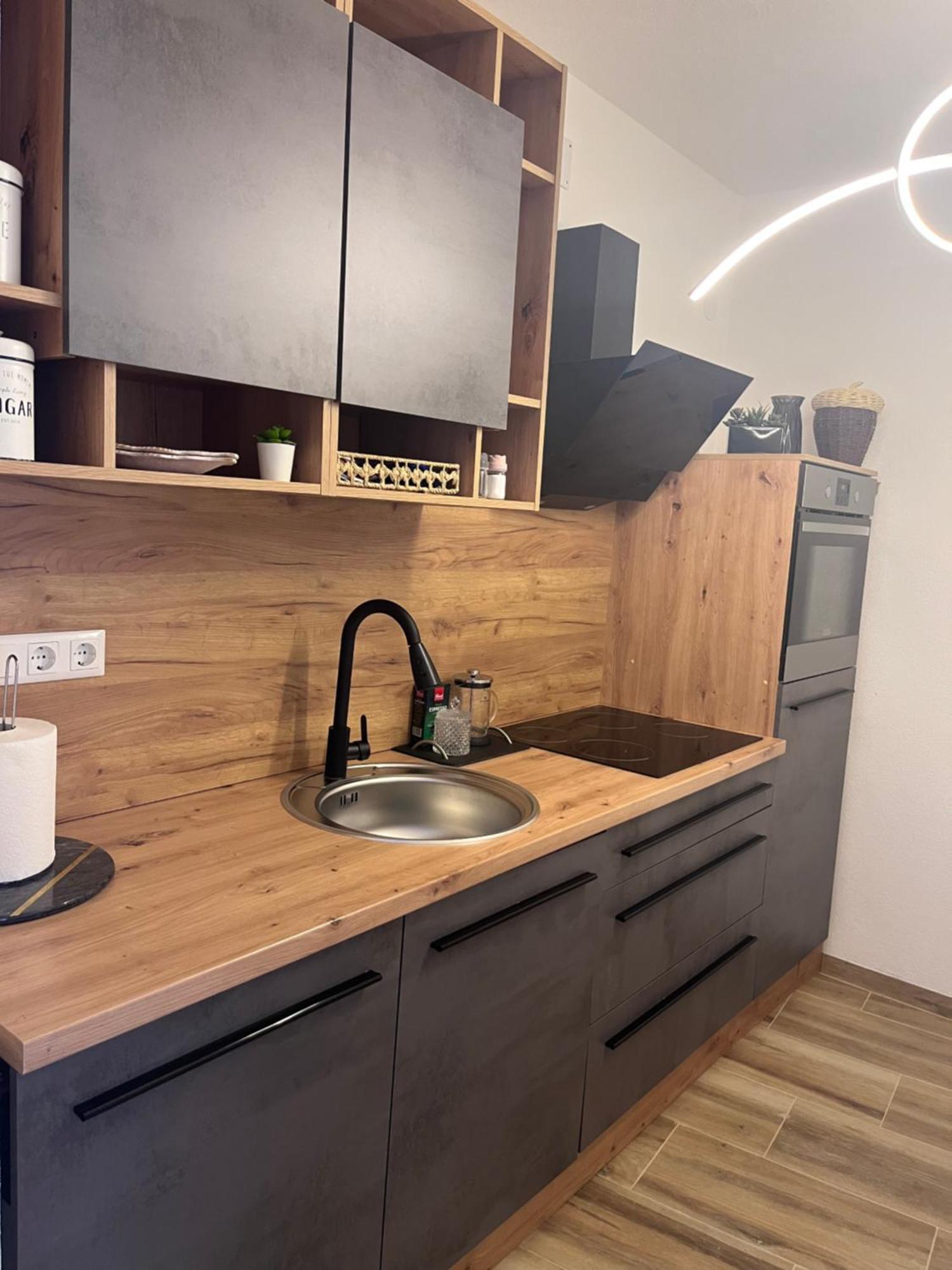 Guest House Eden بيهاتش المظهر الخارجي الصورة